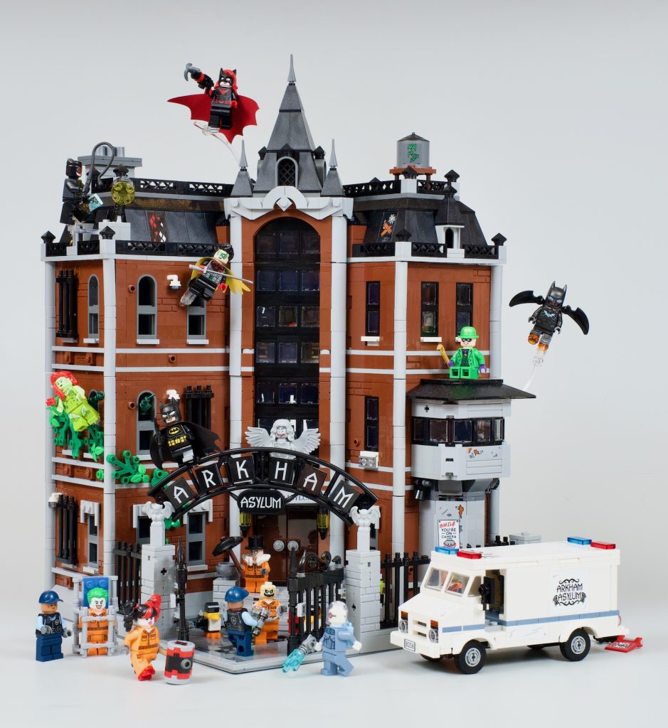 LEGO Batman DC 76300 Arkham Asylum mod 1 939x1024