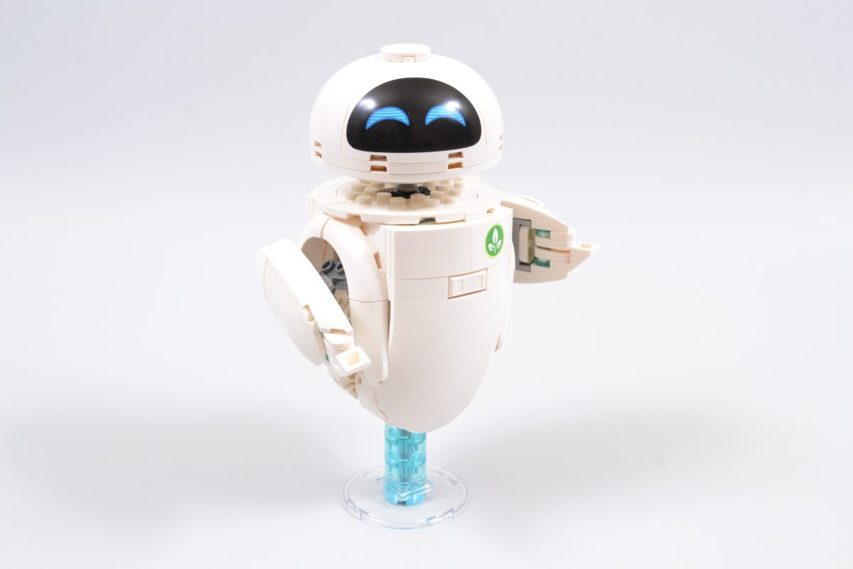 LEGO Disney 43279 WALL E and EVE 15 1200x800