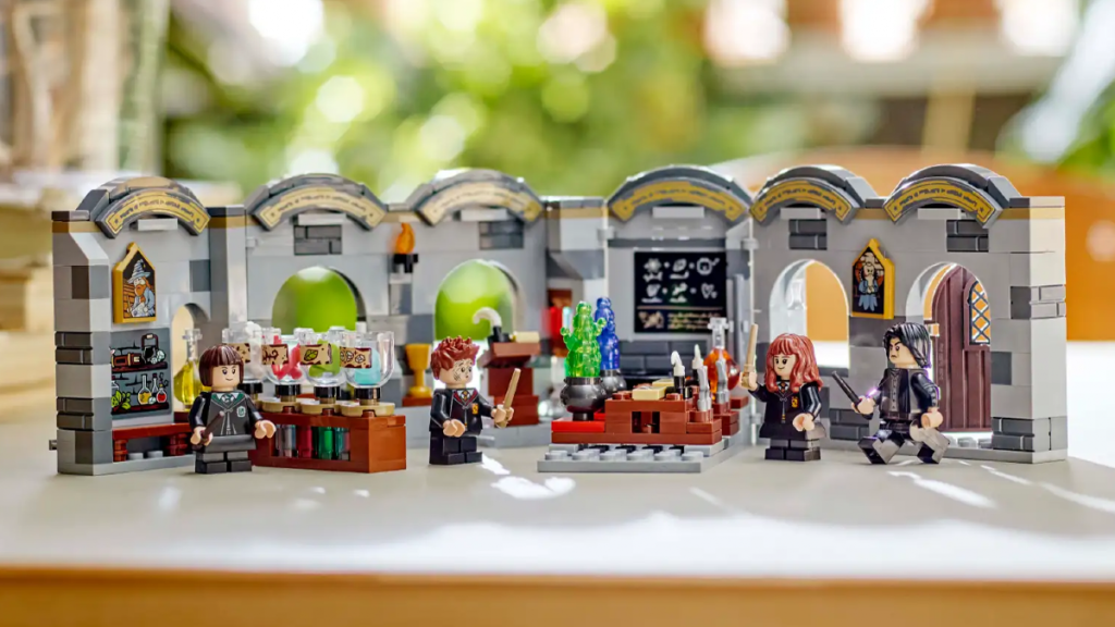 LEGO Harry Potter 76431 Hogwarts Castle Potions Class featured 1024x576