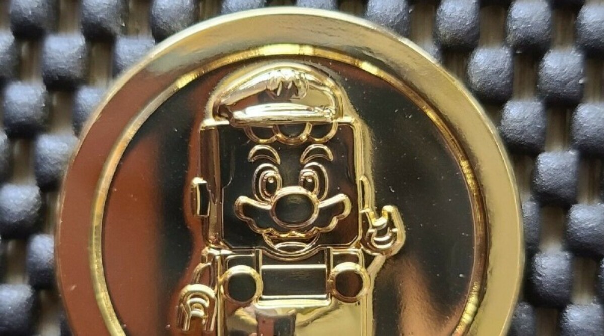 LEGO Store employee offers Super Mario coin in treasure hunt