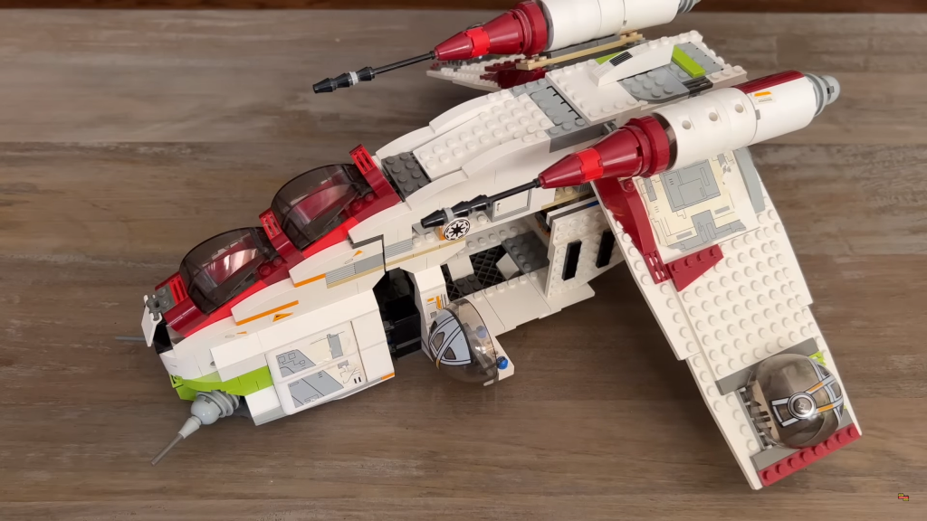 minisuperheroestoday comparison republic gunship 7163 1024x576