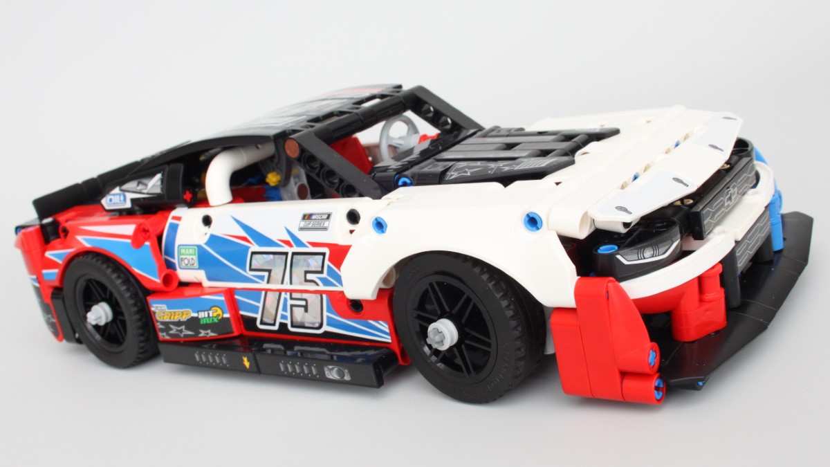 LEGO Technic 42153 NASCAR Next Gen Chevrolet Camaro ZL1 review