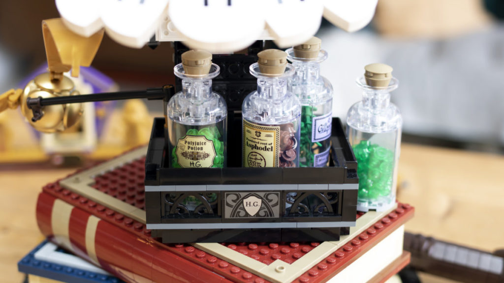 LEGO Harry Potter 76391 Hogwarts Icons Collectors Edition 40 1024x576