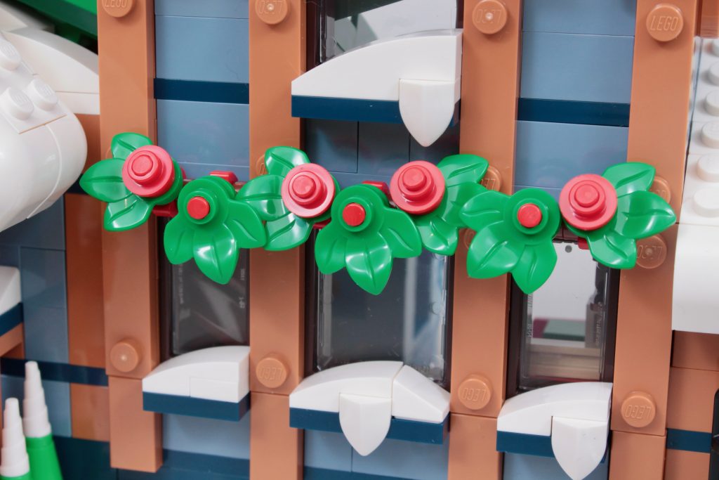 LEGO Winter Village 10339 Santas Post Office review 10 1024x683
