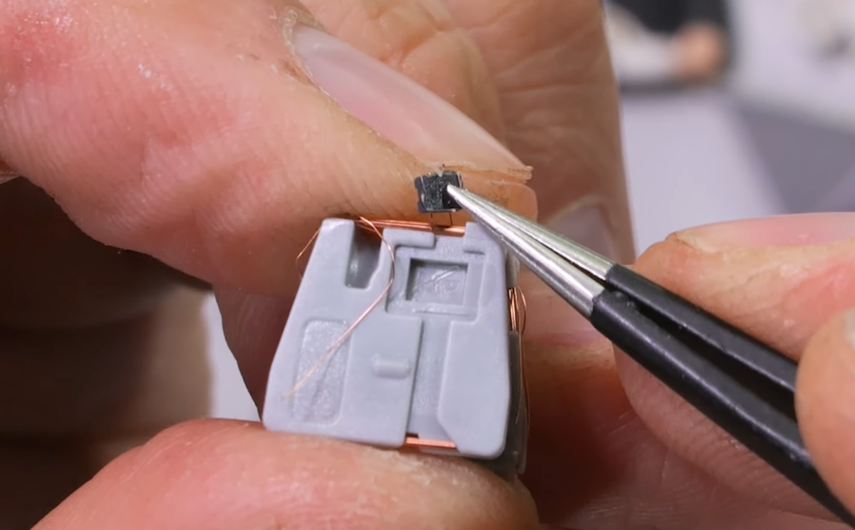 LEGO SMART Minifigure torso 1 1200x744