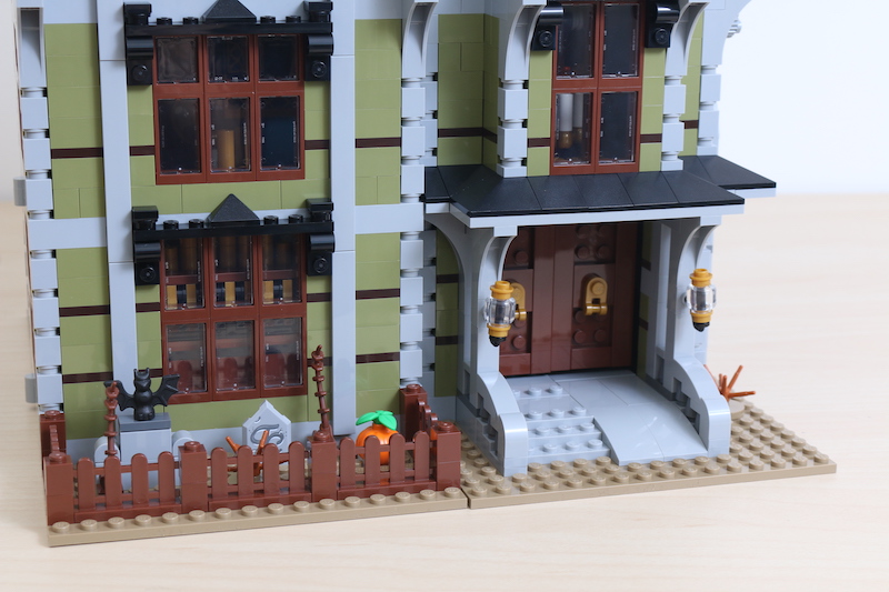 LEGO Fairground Collection 10273 Haunted House review 31