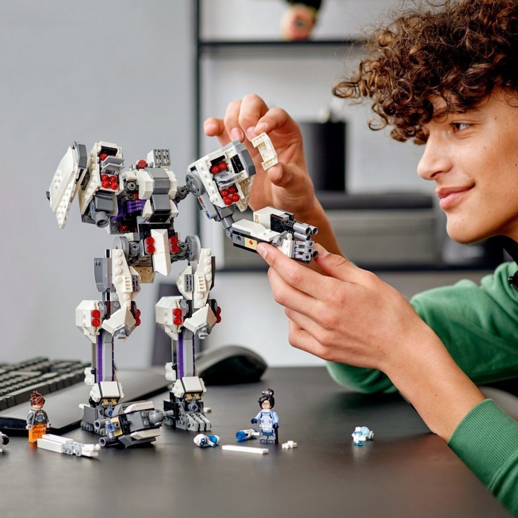 LEGO Overwatch 2 76980 Titan lifestyle 1024x1024