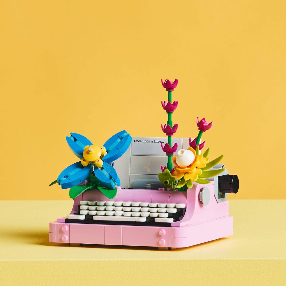 LEGO Creator 3 in 1 31169 Typewriter With Flowers 5