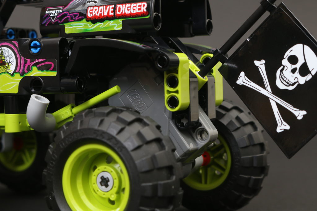 LEGO Technic 42118 Monster Jam Grave Digger review 8