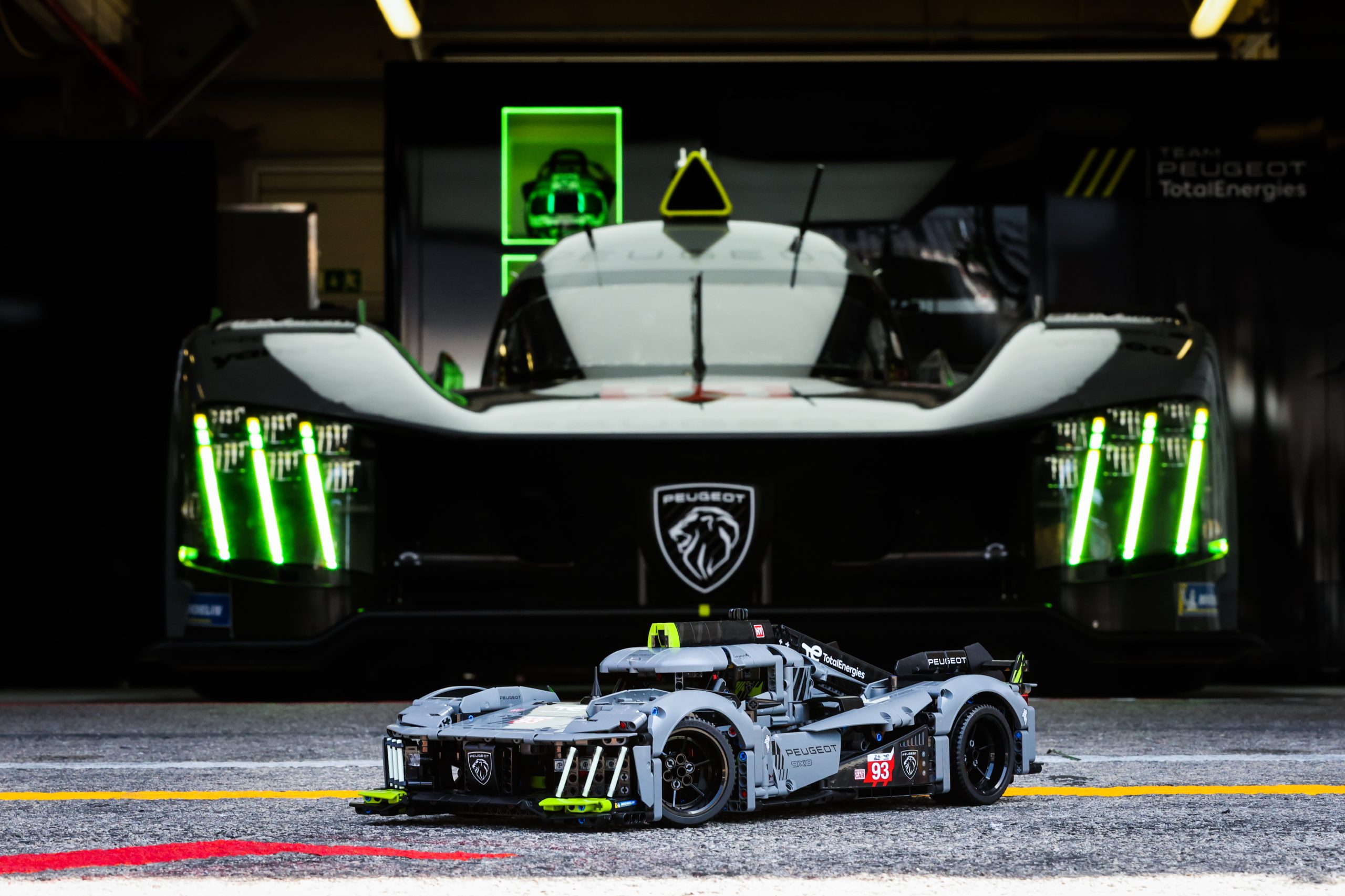 42156 Peugeot 9X8 24H Le Mans Hybrid Hypercar side by side 4 scaled