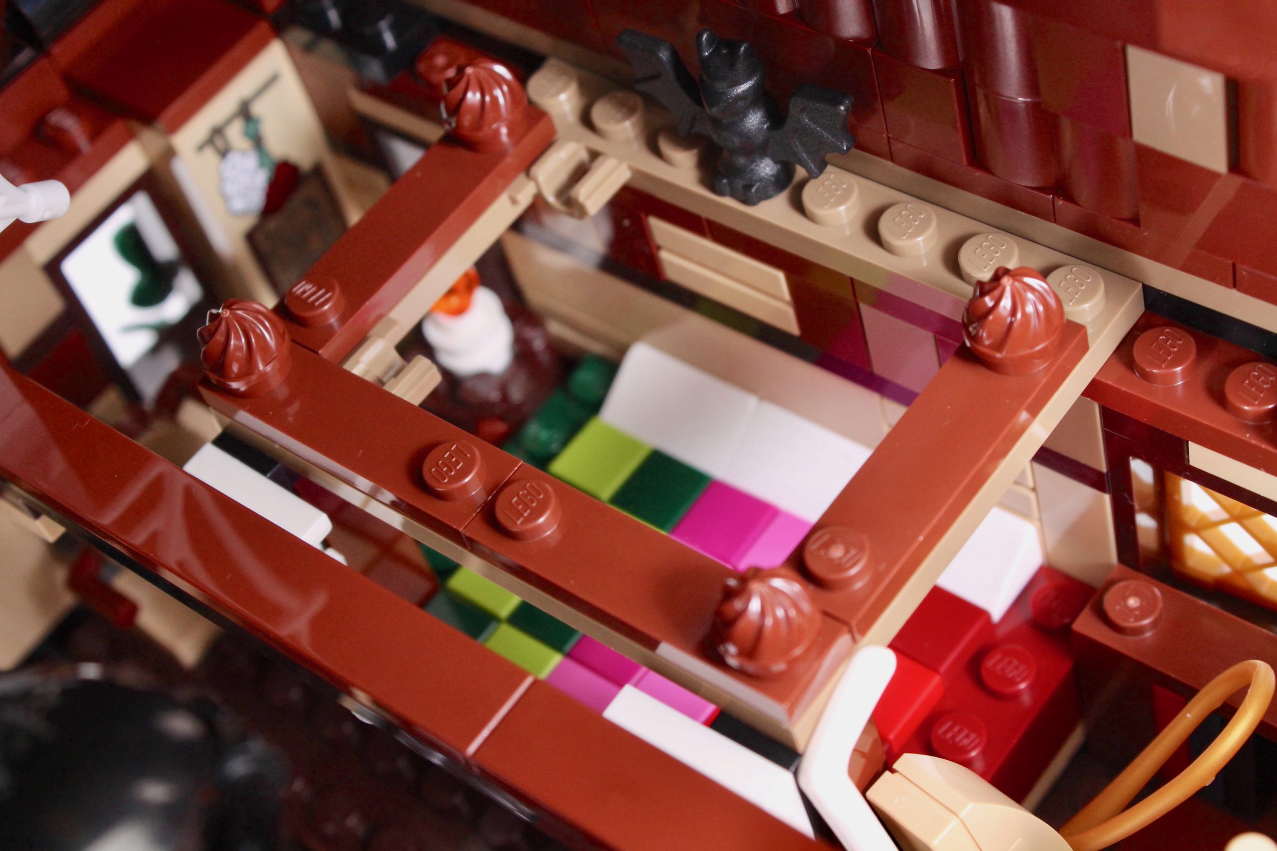 LEGO Ideas 21341 Disney Hocus Pocus The Sanderson Sisters Cottage review 27 scaled