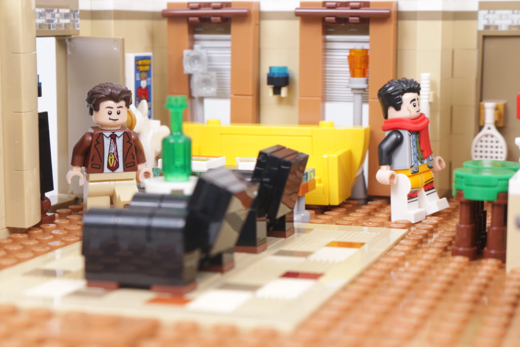LEGO Creator Expert 10292 Friends Apartments review 22