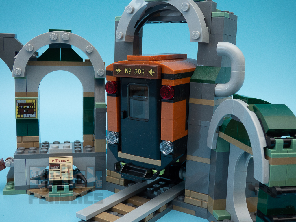 LEGO Hidden Side 70430 Newbury Subway 9