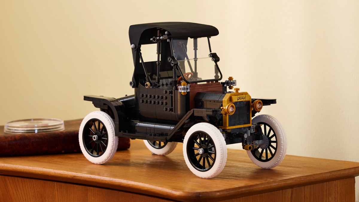 LEGO Icons 11376 Ford Model T drives into view