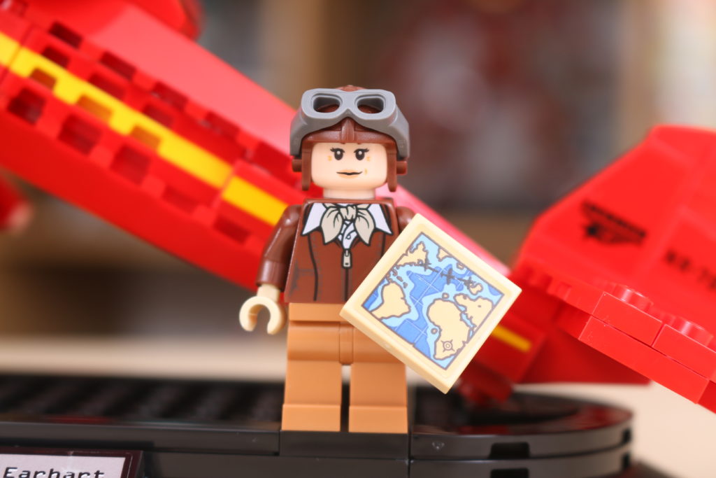 LEGO 40450 Amelia Earhart Tribute GWP review 4