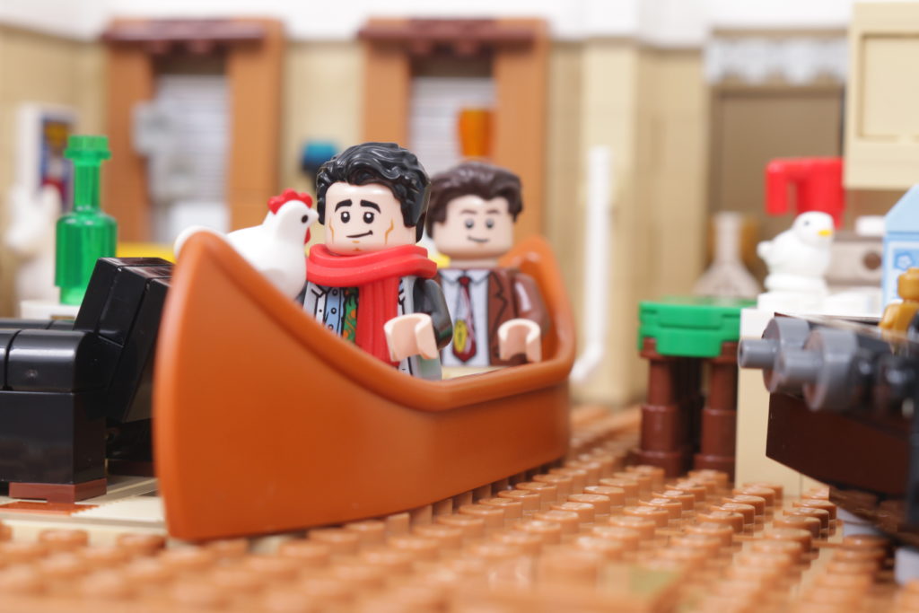 LEGO Creator Expert 10292 Friends Apartments review 27