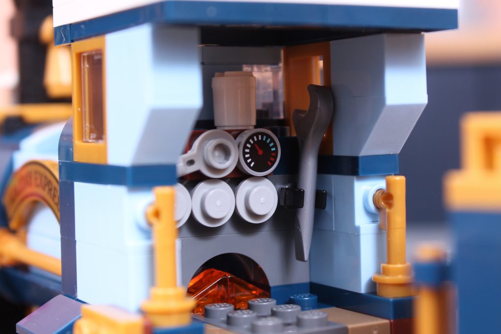 LEGO Winter Village 10361 Holiday Express Train review 8 1024x683