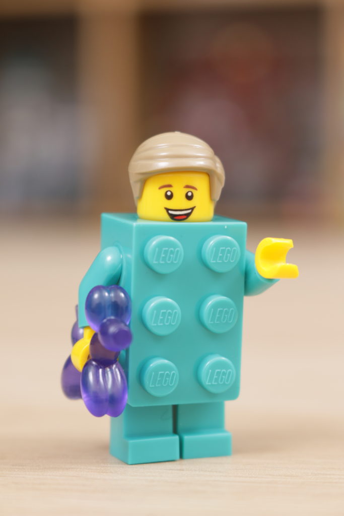 Build A Minifigure Tower 1