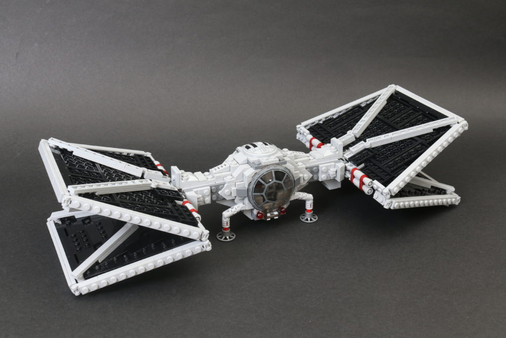 Build a LEGO Mandalorian Outland folding TIE Fighter 59