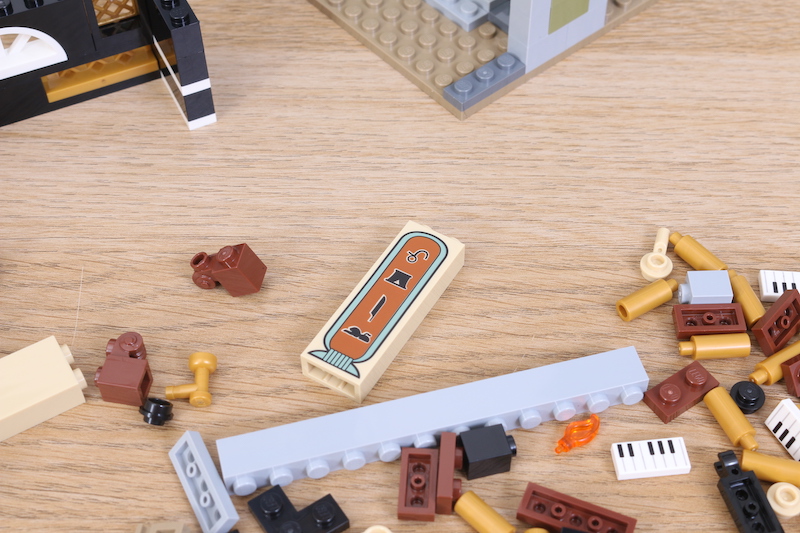 LEGO Fairground Collection 10273 Haunted House review 5