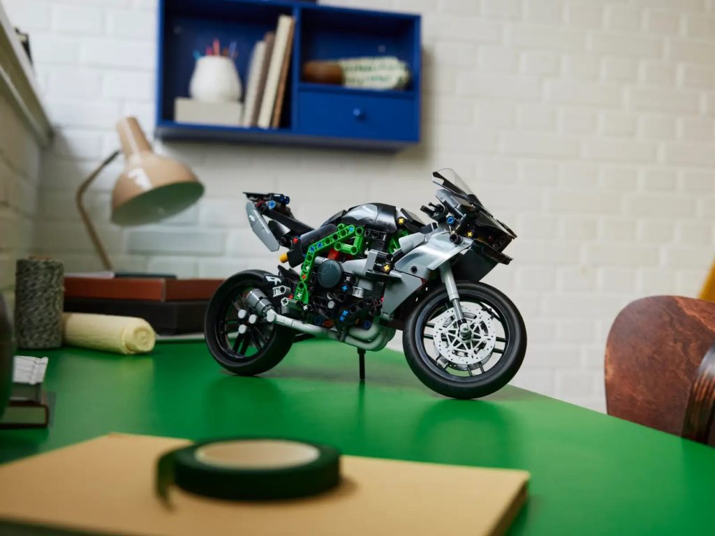 LEGO Technic 42170 Kawasaki Ninja H2R Motorcycle Lifestyle 2 1024x768