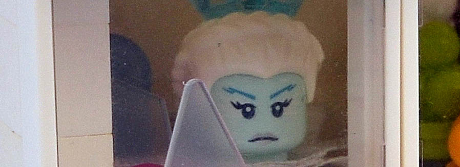 LEGO Collectible Minifigures Series 16 Vignettes: Ice Queen
