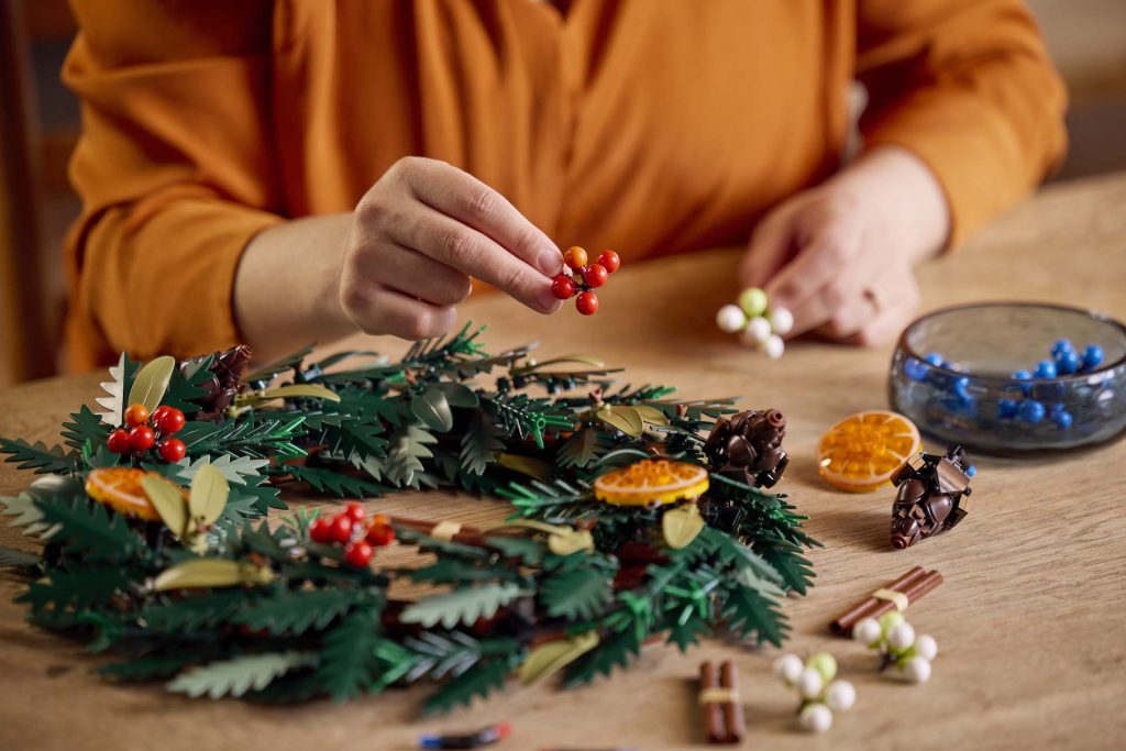 LEGO Icons Botanical Collection 10340 Wreath 9 1024x683