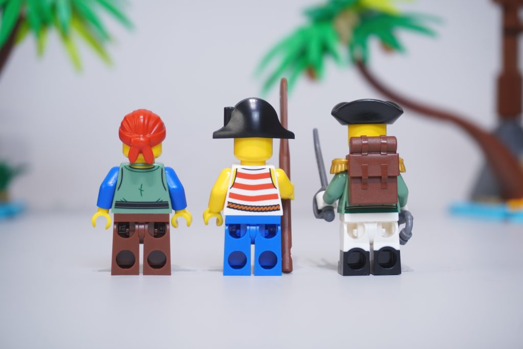LEGO Bricklink Designer Program The Thieves of Tortuga review 49 1024x683