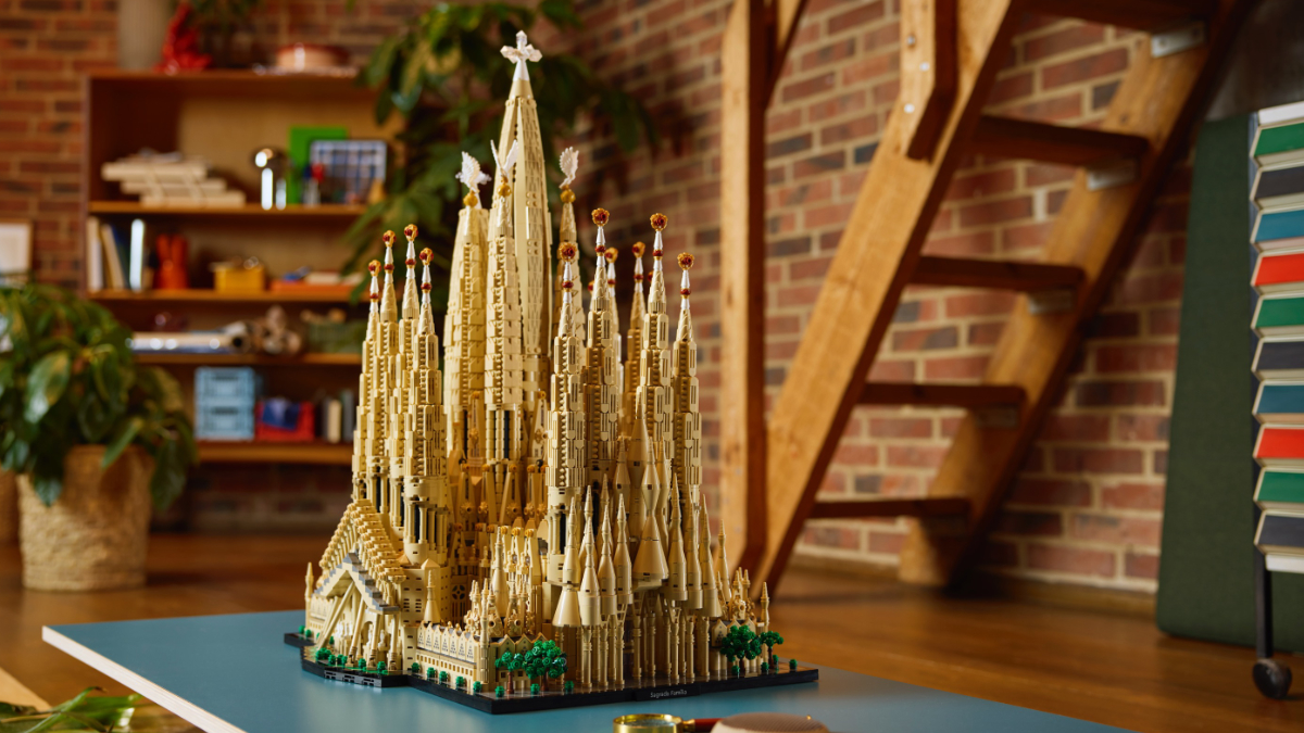 LEGO Architecture 21065 Sagrada Familia-featured
